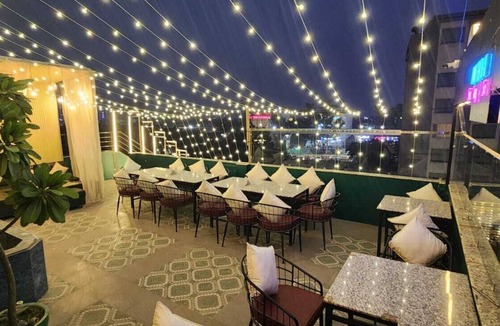 Taj Ganj House | Luxury townhome near Taj Mahal – 5 Min Drive, Fully Furnished/Rooftop garden