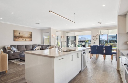 Dudley Park House | Luxury Waterfront Canal Estate - Mariners Retreat