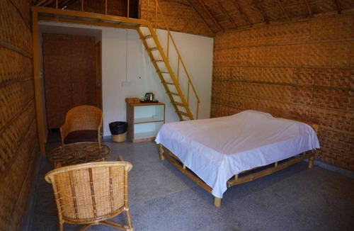 Devanahalli Bed & Breakfast | Maharsh Bamboo Stays near Devanahalli Deluxe Room