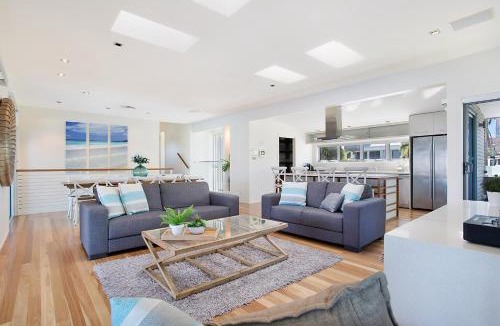 Surfers Paradise House | Main River Magic