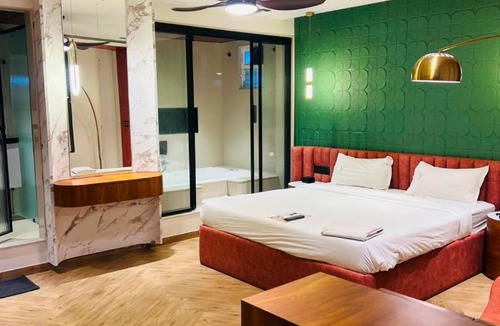 Pune Cabin | Majestic Inn