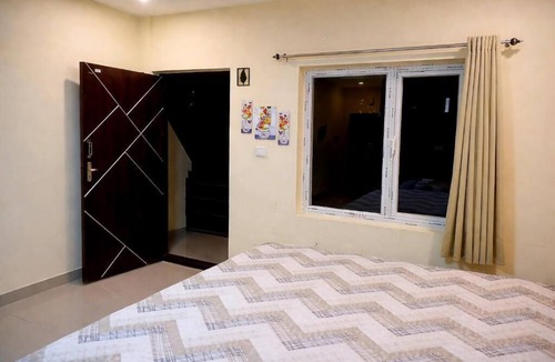 Kodaikanal Bed & Breakfast | Malabar Cottage - 6-BR Boutique Guest House - 26 Pax - Mountain View
