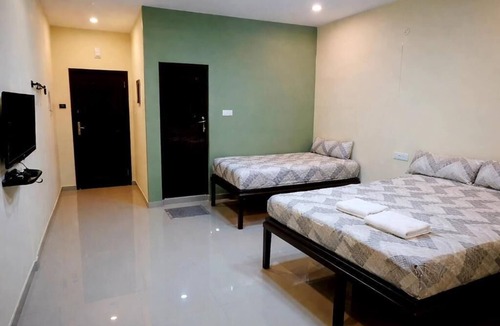 Kodaikanal Bed & Breakfast | Malabar Cottage - 6-BR Boutique Guest House - 26 Pax - Mountain View