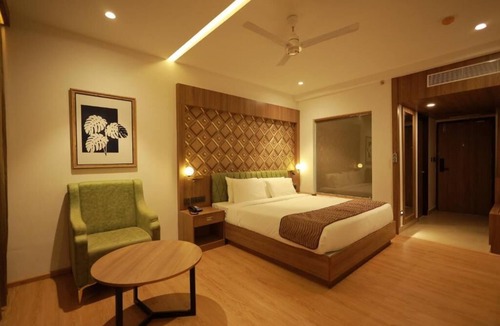Thalassery Hotel | Mandarin Sky