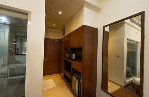 Vadodara Hotel | Manish Aura Grand