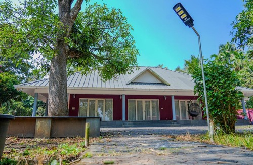 Poochakkal House | Mannath Lake House