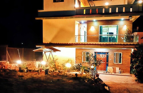 Mahabaleshwar Apartment | Marvelous 3-bedroom apartment in Panchgani.Balcony facing valley.