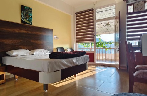 Kotagiri House | May Fair Vista Home - Luxury Villa - Huge Lawn - Scenic Views - Free Parking