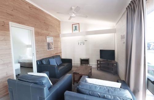 Merimbula Cabin | Micks Budget Accommodation on Fishpen