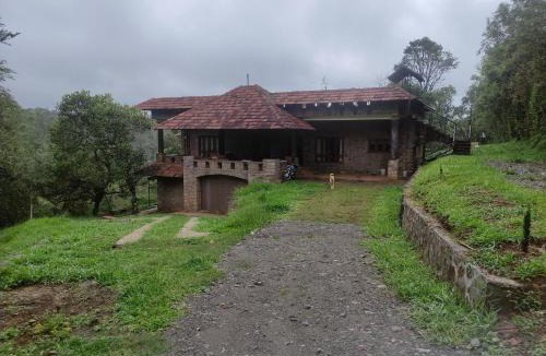 Thekkady Bed & Breakfast | Misty Views Mountain Retreat