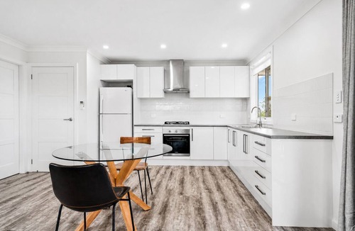 West Bathurst Apartment | Modern designed flat & endless views over Bathurst