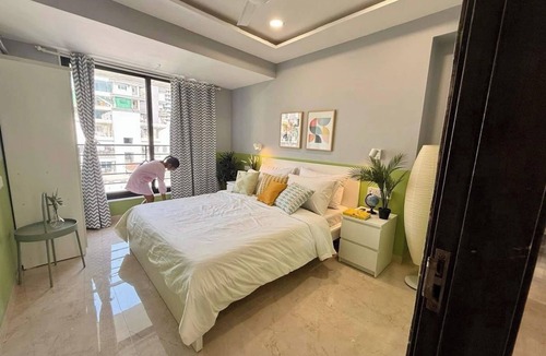 Pali Hill Apartment | Modern3BR Bandra Trendy Location