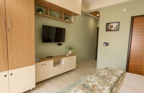 Rishikesh Bed & Breakfast | Moksha Zen Luxury 2BHK|Epic Rooftop Mountain view