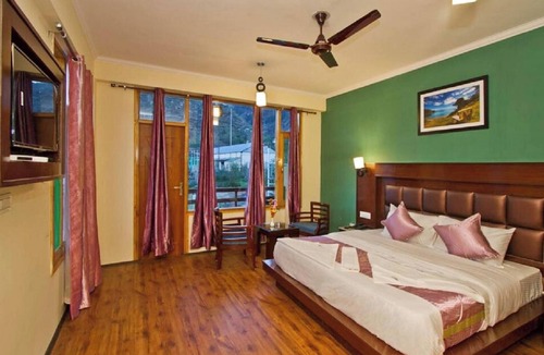 Majkhali Hotel | Mountain View Hotel Tribhuwan Ranikhet