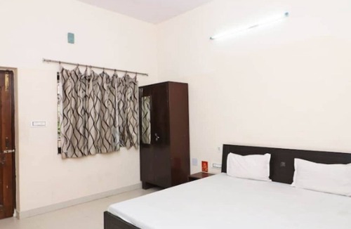 Govardhan Hotel | Mukund vinod garden