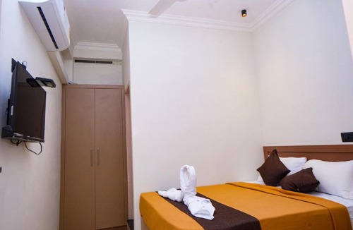 Ernakulam South Cabin | New AS Tourist Home