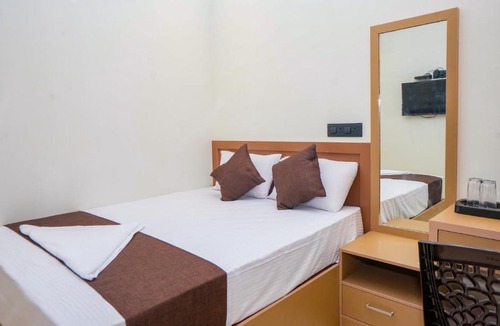 Ernakulam South Cabin | New AS Tourist Home