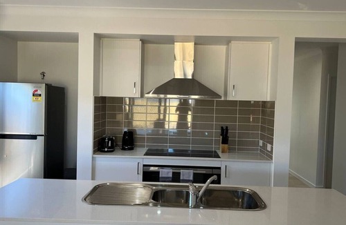 Flagstone House | New house(Master with ensuite and A/C)2 Bath