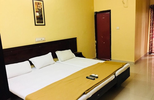 Shenoys Hotel | New Queens Residency