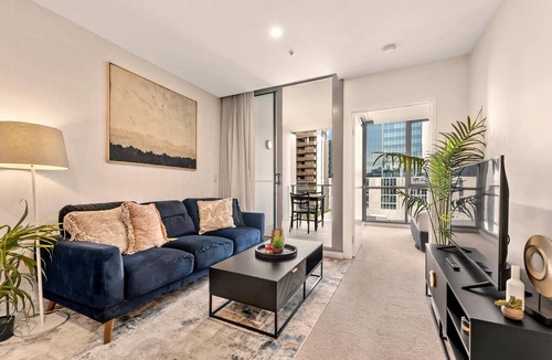 Fortitude Valley Apartment | Newstead Balcony Hideaway | Rooftop Pool | Walk to James St & the Valley