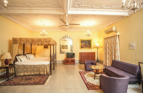 Bhavnagar Hotel | Nilambag palace