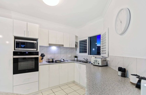 Trinity Beach Apartment | Oceanfront 2 Bedroom Apartment at Trinity Beach