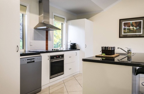 Upper Wakefield Cottage | One Tree Accommodation: The Retreat