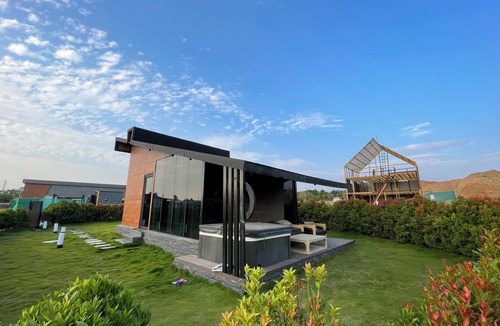 Hyderabad Cottage | Orchid - Premium cabin with Private Jacuzzi in Hyderabad by Homeyhuts