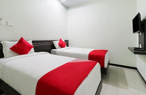 Rajahmundry Hotel | OYO 30260 Jupudy Residency