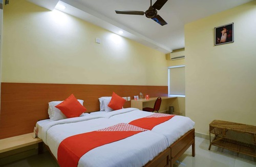 Shenoys Hotel | OYO 3633 Nanda Inn