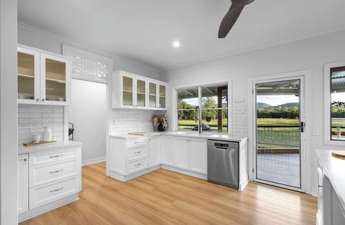 Belli Park House | Paddock View Ranch in the Sunny Coast Countryside