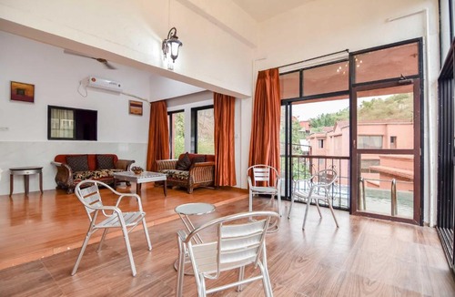 Aarey Colony Villa | Palms Villas