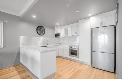 Maroochydore Apartment | Panoramic Beachfront Escape