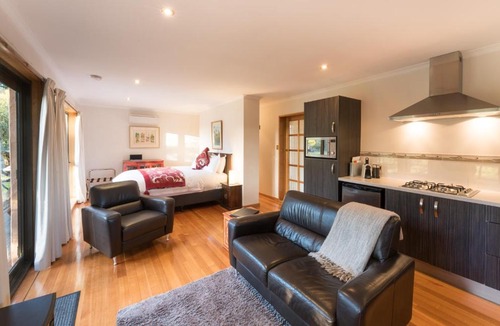 Kingborough Apartment | Parnella Kettering