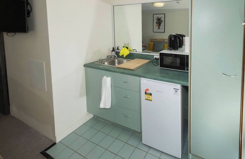 Chermside Apartment | Peaceful 1BD Studio with Balcony, Chermside