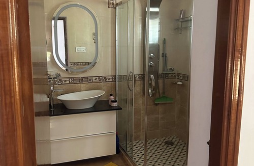 Bengaluru Bed & Breakfast | Perfect 1-bedroom bed & breakfast with AC in Bengaluru