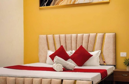 Vrindavan Hotel | Perfect hotel with 9 bedrooms and AC in soothing Vrindavan