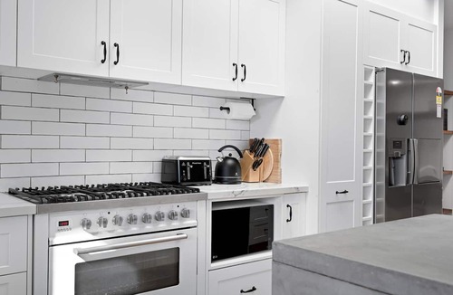 Merewether House | Pet-friendly cottage near cafes, pubs and parks