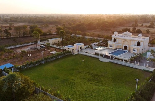 Ibrahimpatan Villa | Petal of Udaipur Palace - 9BR - Pool by Homeyhuts