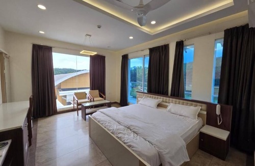 Perumbavoor Hotel | PetRose Business Hotel