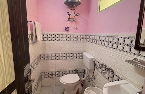 Nahan House | Pine View Guest House