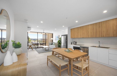 Birtinya Apartment | Poolside 2-Bed Apartment at Lake Kawana