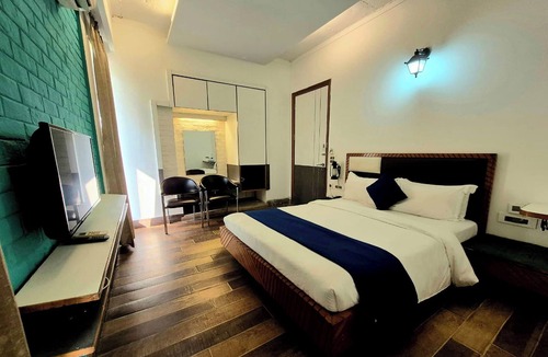 Sushant Lok Hotel | Premium Nest, Golf Course Road