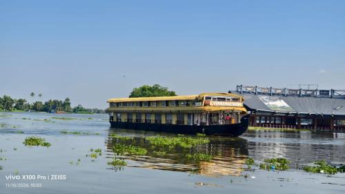 Erezha Boat Rental | Punjab Adventure Travels Houseboat Alleppey