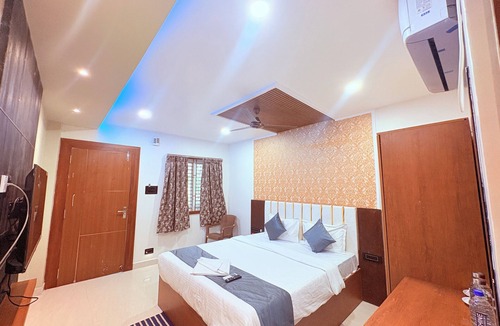 Puri Hotel | Puri Hotel Shri Sudama on Seven Hills Rd