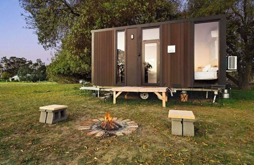 Avoca House | Pyrenees Views by Tiny Away