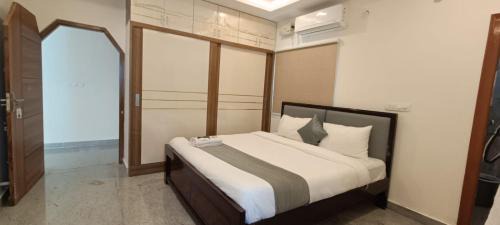 HITEC City Hotel | R S Living