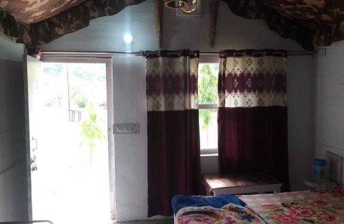 Lansdowne Hotel | Raiseraa Cottages