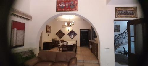 Malviya Nagar House | RED BRICK HOME BY EARTHAA ESCAPES