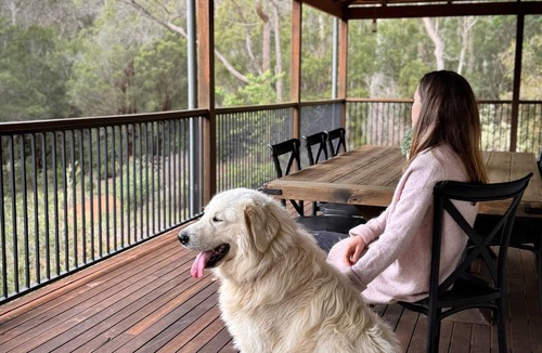 Shadforth House | Rivendell House: 5BR family retreat, dogs welcome